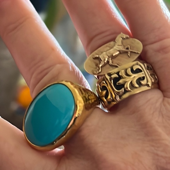 14k gold ring with horse and crosshatch background - Picture 16 of 17